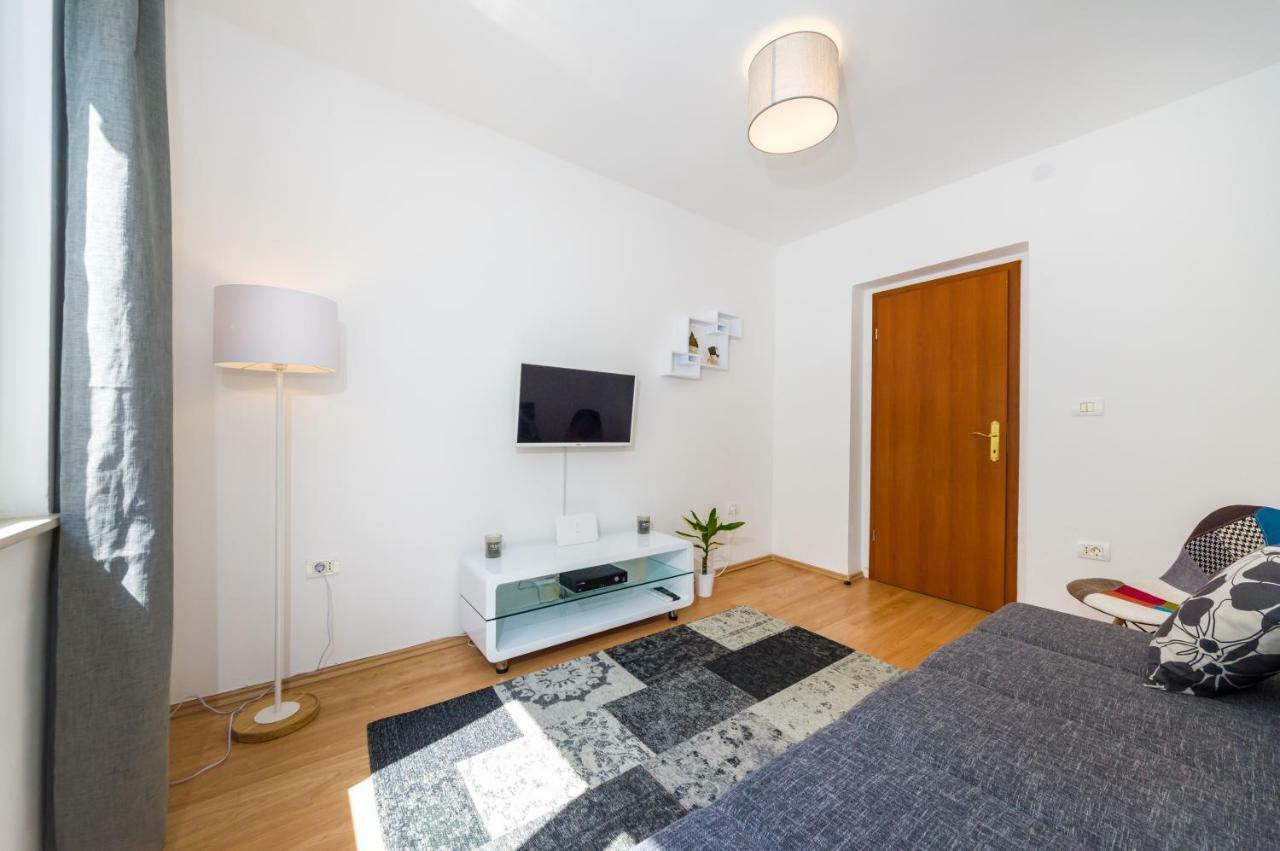 Lara Apartment